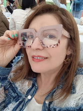 Cargar imagen en el visor de la galería, Oversize cuadrado Cafe animal print- Lentes con o sin aumento O-17
