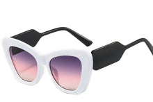 Cargar imagen en el visor de la galería, Olive - lentes de sol Cat Eye UV Blanco Negro
