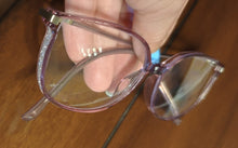 Cargar imagen en el visor de la galería, Isabel Cristales Europeos- Lentes lectura -Lila

