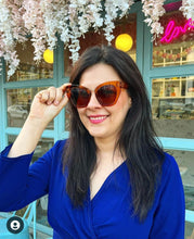 Cargar imagen en el visor de la galería, Oversize Cat Eye - Lentes con aumento Cafe O-5
