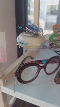 Cargar y reproducir el video en el visor de la galería, Traveler lentes de sol redondo azul
