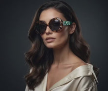 Cargar y reproducir el video en el visor de la galería, Moon - lentes de sol redondos Carey con verde
