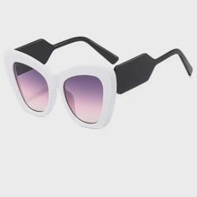 Cargar y reproducir el video en el visor de la galería, Olive - lentes de sol Cat Eye UV Blanco Negro
