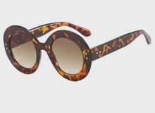 Cargar y reproducir el video en el visor de la galería, Retro - Lentes de sol UV redondo M animal print
