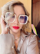 Cargar imagen en el visor de la galería, Oversize cuadrado - Lentes con aumento Beige O-3
