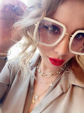 Cargar imagen en el visor de la galería, Oversize cuadrado - Lentes con aumento Beige O-3
