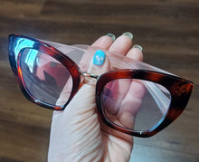 Cargar imagen en el visor de la galería, Oversize Cat Eye - Lentes con aumento Carey con melón O-7
